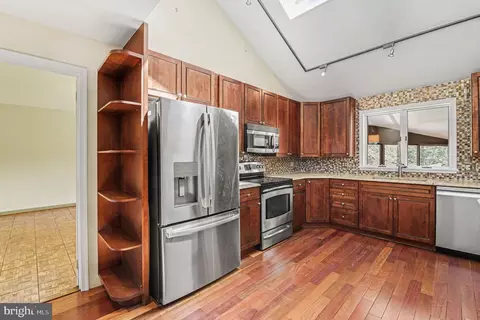 Kitchen - 13800 Cripplegate Rd, Phoenix, MD 21131 photo 2 of 4
