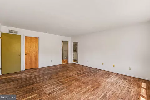 Living - 13800 Cripplegate Rd, Phoenix, MD 21131 photo 6 of 9