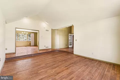 Living - 13800 Cripplegate Rd, Phoenix, MD 21131 photo 7 of 9