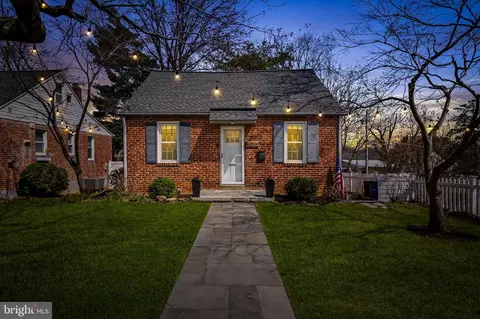 2924 Manns Ave, Parkville, MD 21234