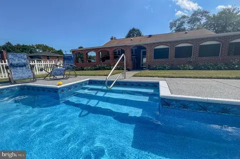 804 Pineview Pl, Middle River, MD 21220