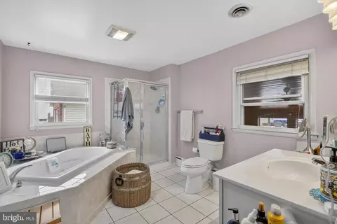 Bath - 804 Pineview Pl, Middle River, MD 21220 photo 1 of 4