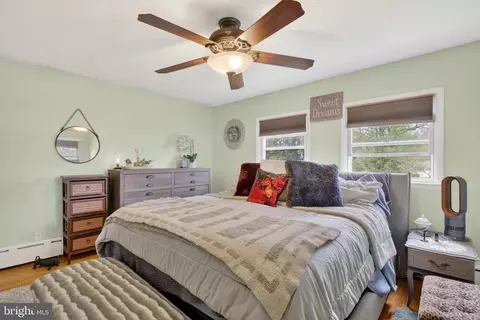 Bedroom - 804 Pineview Pl, Middle River, MD 21220 photo 4 of 5