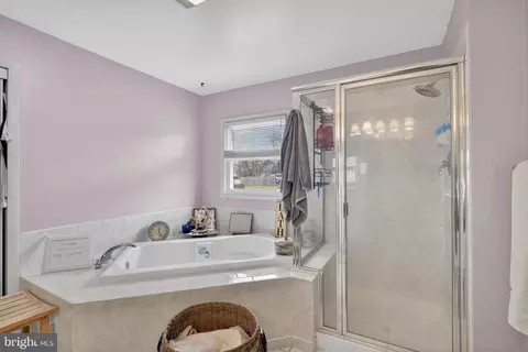 Bath - 804 Pineview Pl, Middle River, MD 21220 photo 2 of 4