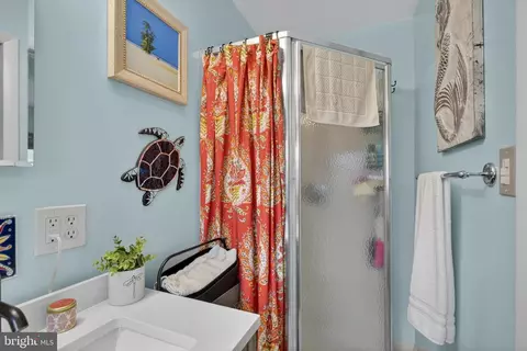 Bath - 804 Pineview Pl, Middle River, MD 21220 photo 4 of 4