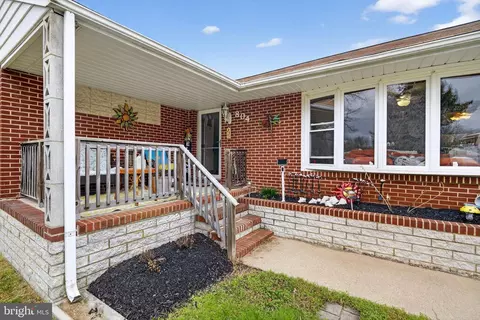 Exterior - 804 Pineview Pl, Middle River, MD 21220 photo 5 of 15