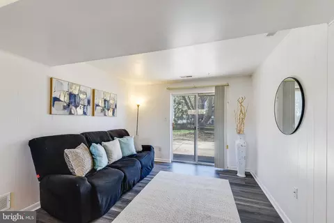Living - 5522 Mccormick Ave, Baltimore, MD 21206 photo 3 of 4