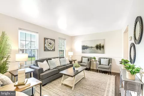 Living - 5522 Mccormick Ave, Baltimore, MD 21206 photo 1 of 4