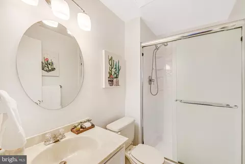 Bath - 5522 Mccormick Ave, Baltimore, MD 21206 photo 2 of 2