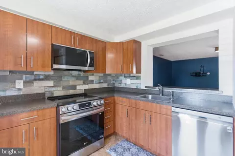 Kitchen - 8 Primrose Ct, Parkville, MD 21234 photo 2 of 4