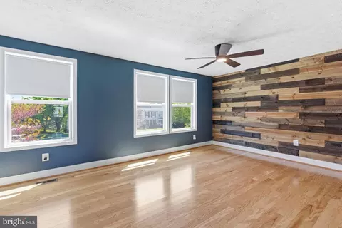 Living - 8 Primrose Ct, Parkville, MD 21234 photo 5 of 5