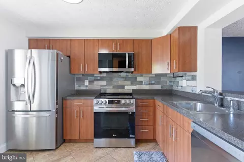 Kitchen - 8 Primrose Ct, Parkville, MD 21234 photo 3 of 4