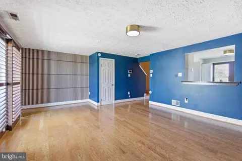 Living - 8 Primrose Ct, Parkville, MD 21234 photo 3 of 5