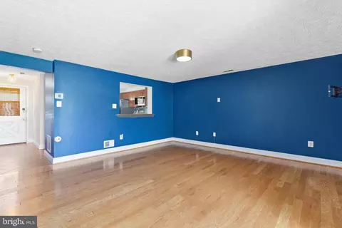 Living - 8 Primrose Ct, Parkville, MD 21234 photo 2 of 5
