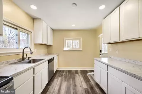 Entry Way - 4425 E Joppa Rd, Perry Hall, MD 21128 photo 3 of 5