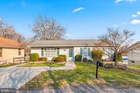 8819 Jasper Ln, Parkville, MD 21234