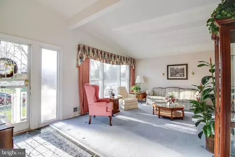 Entry Way - 3429 Edcrest Rd, Windsor Mill, MD 21244 photo 2 of 4