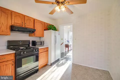 Entry Way - 3429 Edcrest Rd, Windsor Mill, MD 21244 photo 3 of 4