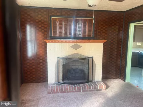 Living - 3016 Salisbury Ave, Sparrows Point, MD 21219 photo 2 of 2