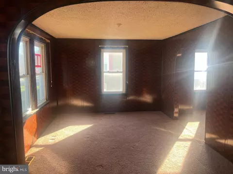 Living - 3016 Salisbury Ave, Sparrows Point, MD 21219 photo 1 of 2