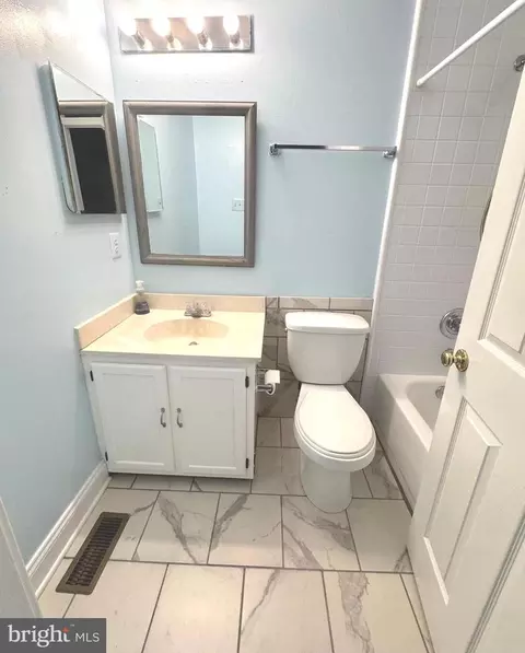Bath - 18 Ingate Ter #4402, Halethorpe, MD 21227 photo 4 of 4