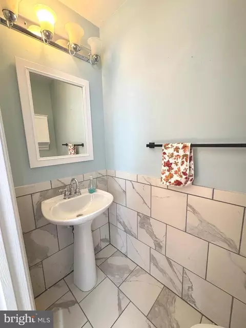 Bath - 18 Ingate Ter #4402, Halethorpe, MD 21227 photo 1 of 4