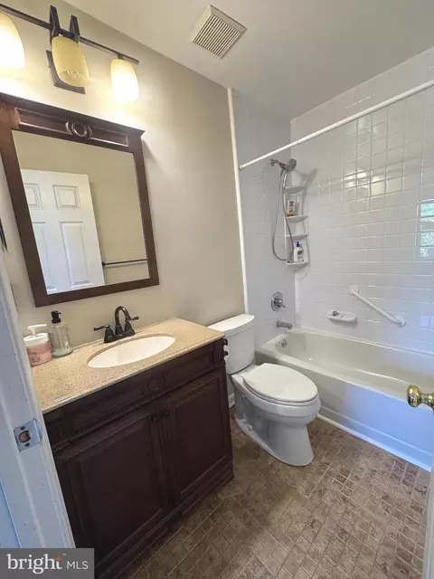 Bath - 18 Ingate Ter #4402, Halethorpe, MD 21227 photo 3 of 4