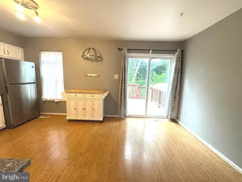 Living - 18 Ingate Ter #4402, Halethorpe, MD 21227 photo 2 of 4