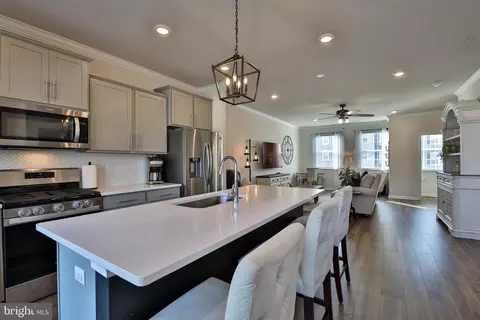 5059 Silver Oak Dr, Rosedale, MD 21237