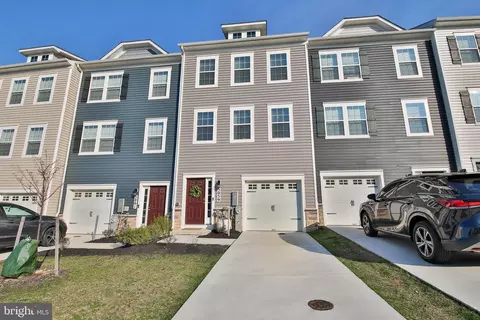 5059 Silver Oak Dr, Rosedale, MD 21237