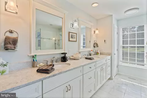 Bath - 14210 Manor Rd, Phoenix, MD 21131 photo 3 of 6