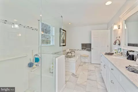 Bath - 14210 Manor Rd, Phoenix, MD 21131 photo 4 of 6