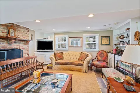 Living - 14210 Manor Rd, Phoenix, MD 21131 photo 3 of 3