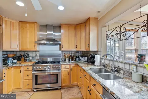 Kitchen - 14210 Manor Rd, Phoenix, MD 21131 photo 6 of 8
