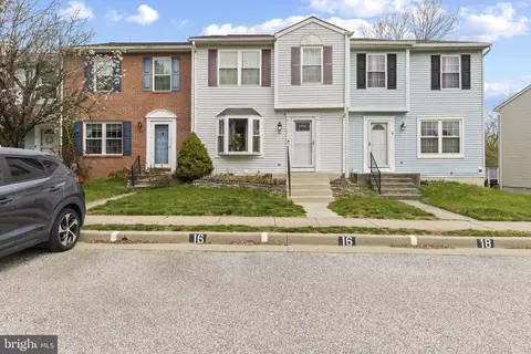 16 Hardwood Dr, Rosedale, MD 21237