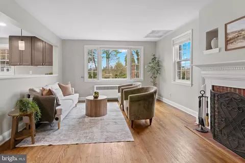Living - 2029 Old Frederick, Catonsville, MD 21228 photo 4 of 5