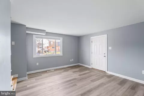 Living - 710 Kingston Rd, Middle River, MD 21220 photo 5 of 7
