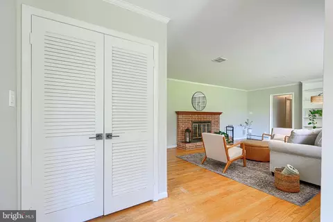 Entry Way - 802 Stone Barn Rd, Towson, MD 21286 photo 1 of 3