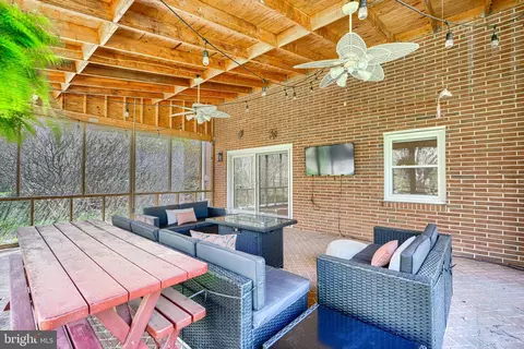 Exterior - 802 Stone Barn Rd, Towson, MD 21286 photo 4 of 13