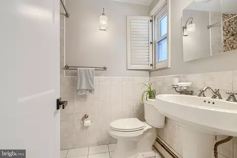 Bath - 802 Stone Barn Rd, Towson, MD 21286 photo 5 of 10