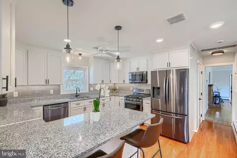 Kitchen - 802 Stone Barn Rd, Towson, MD 21286 photo 2 of 7