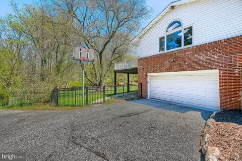 Exterior - 802 Stone Barn Rd, Towson, MD 21286 photo 7 of 13