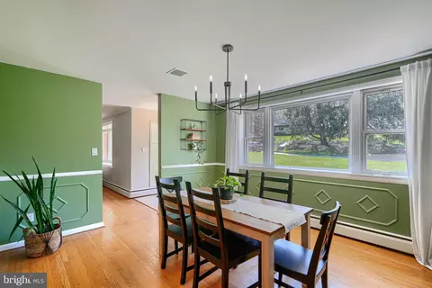 Dining - 802 Stone Barn Rd, Towson, MD 21286 photo 4 of 4