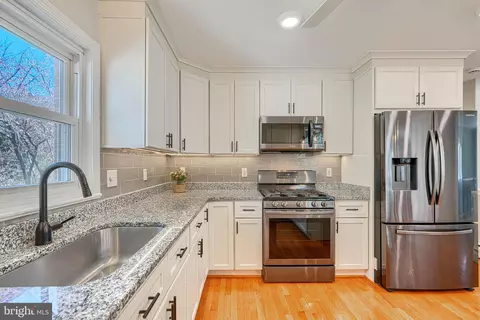 Kitchen - 802 Stone Barn Rd, Towson, MD 21286 photo 7 of 7
