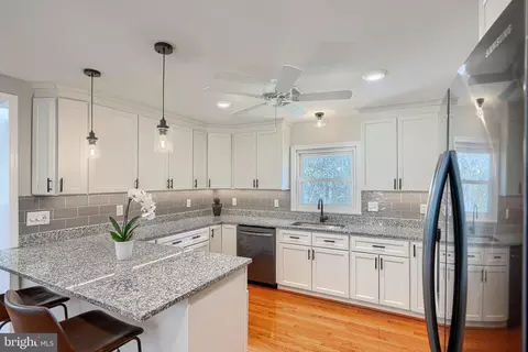 Kitchen - 802 Stone Barn Rd, Towson, MD 21286 photo 5 of 7