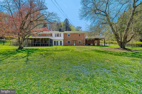 Exterior - 802 Stone Barn Rd, Towson, MD 21286 photo 11 of 13