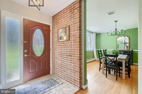 Entry Way - 802 Stone Barn Rd, Towson, MD 21286 photo 2 of 3