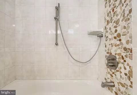 Bath - 802 Stone Barn Rd, Towson, MD 21286 photo 6 of 10
