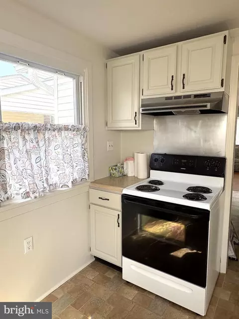 Kitchen - 115 Compass Rd, Middle River, MD 21220 photo 1 of 2