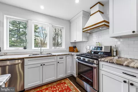Kitchen - 4126 Hedgehill Ln, Phoenix, MD 21131 photo 4 of 7
